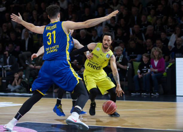 远离外界过 远离外界过